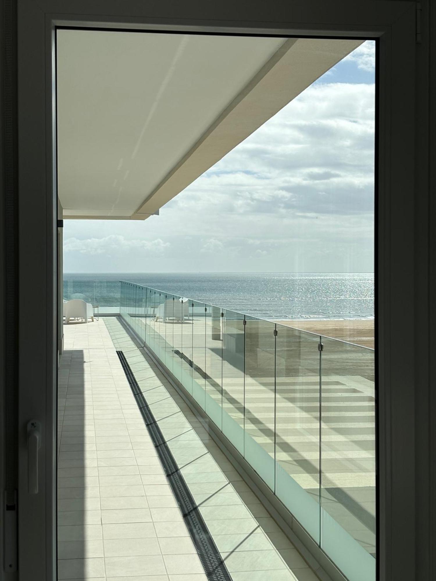 New Penthouse With Sunny View Apartment