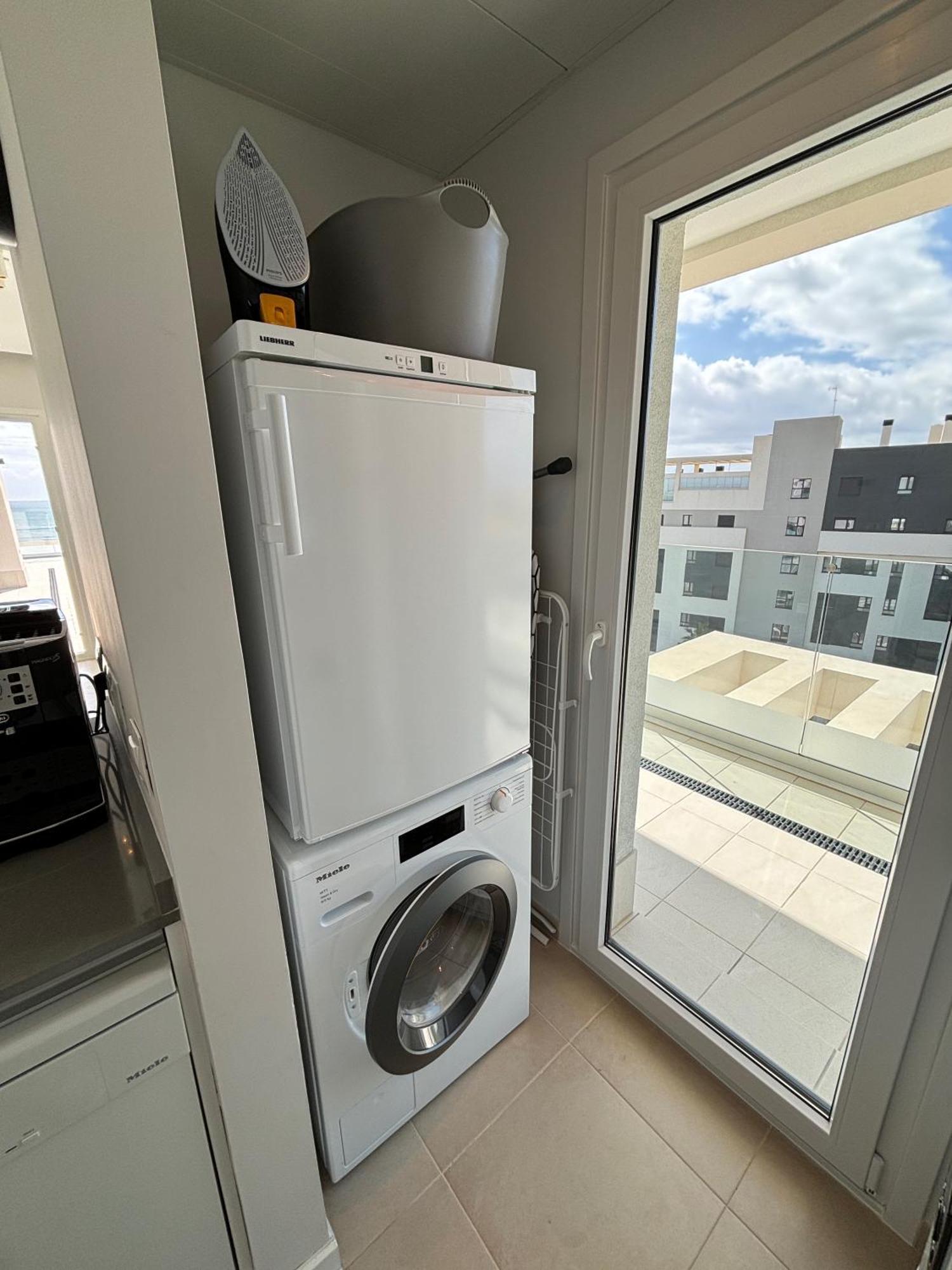 New Penthouse With Sunny View Apartment