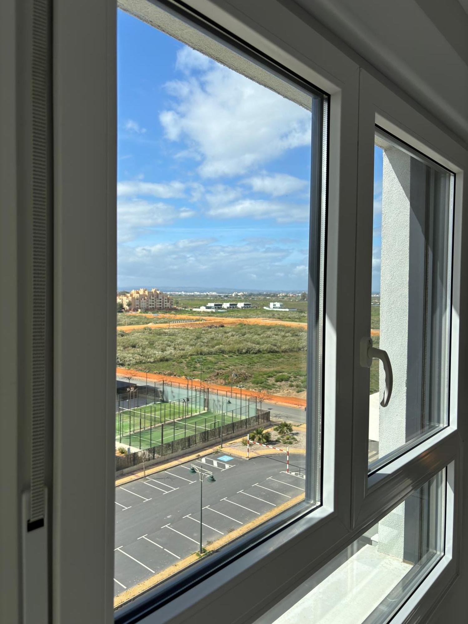 New Penthouse With Sunny View Apartment *